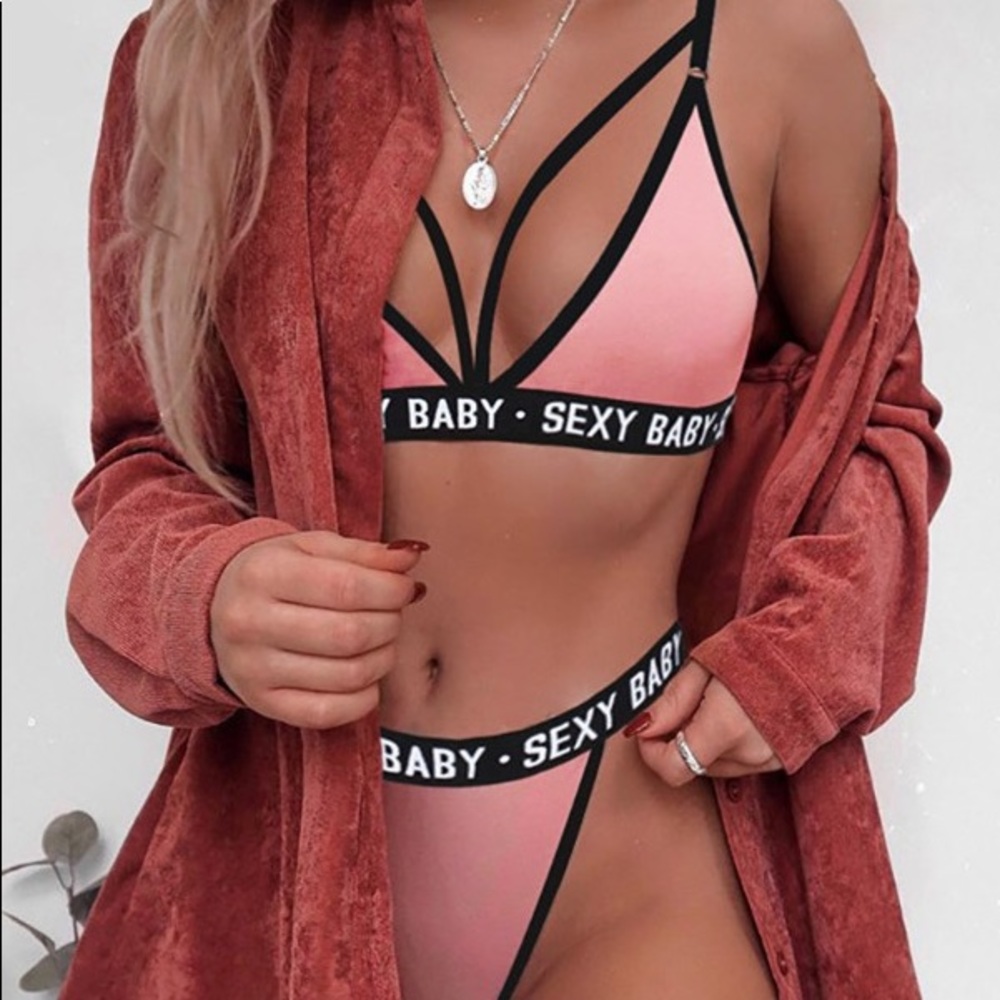 Letter Trim V-Neck Cutout Set